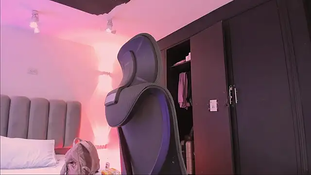 Snapshot of AlliceLover chatting on 11/15/25, 11:58 AlliceLover online show from 11/15/25, 11:58