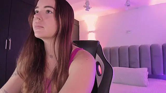 Snapshot of AlliceLover chatting on 12/02/25, 12:18 AlliceLover online show from 12/02/25, 12:18