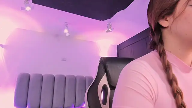 Snapshot of AlliceLover chatting on 12/15/25, 11:38 AlliceLover online show from 12/15/25, 11:38