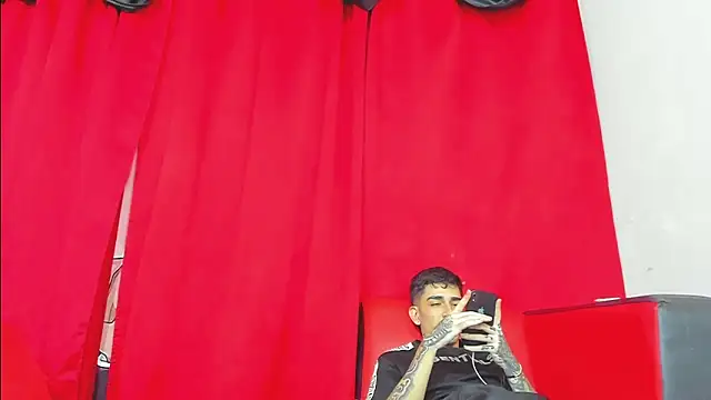 extreme hot crazy online show from 12/15/25, 04:40