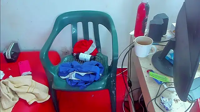 extreme hot crazy online show from 12/17/25, 05:18