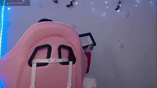 Lia  1 online show from 11/16/25, 07:07