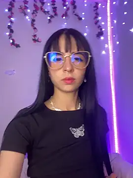 Lia  1 online show from 12/01/25, 11:16