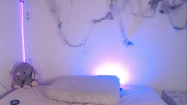 Lia  1 online show from 10/22/25, 09:35