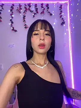 Lia  1 online show from 11/30/25, 05:58