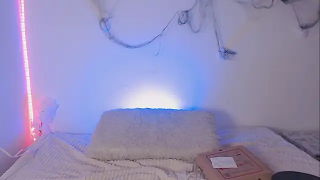 Lia  1 online show from 10/18/25, 08:44