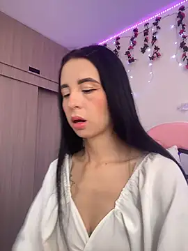 Lia  1 online show from 11/19/25, 05:13