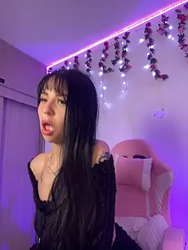 Lia  1 online show from 11/26/25, 11:27