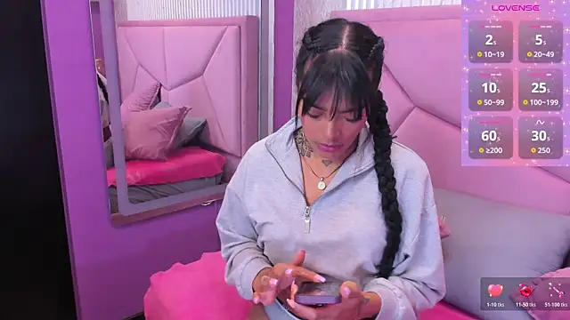 Snapshot of EmmaEbony_ chatting on 11/25/25, 12:27 EmmaEbony online show from 11/25/25, 12:27