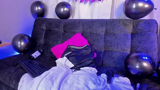 Snapshot of Billie_Eilish chatting on 10/02/25, 06:28 Billie Eilish online show from 10/02/25, 06:28