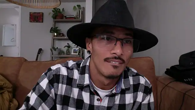 tanjir020 online show from 11/12/25, 10:46