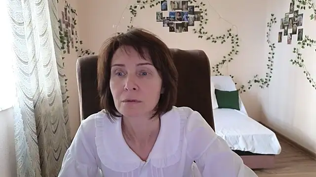 Snapshot of Lia_Tito chatting on 09/19/25, 12:20 Lia Tito online show from 09/19/25, 12:20