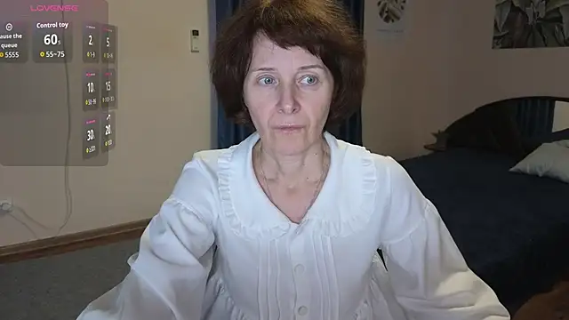 Snapshot of Lia_Tito chatting on 10/27/25, 01:01 Lia Tito online show from 10/27/25, 01:01