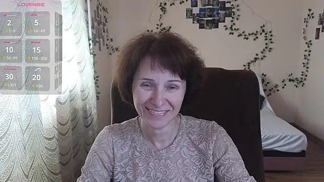 Snapshot of Lia_Tito chatting on 10/24/25, 06:34 Lia Tito online show from 10/24/25, 06:34