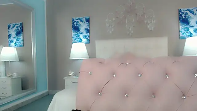 Snapshot of maddissonivanova chatting on 12/22/25, 06:52 maddissonivanova online show from 12/22/25, 06:52