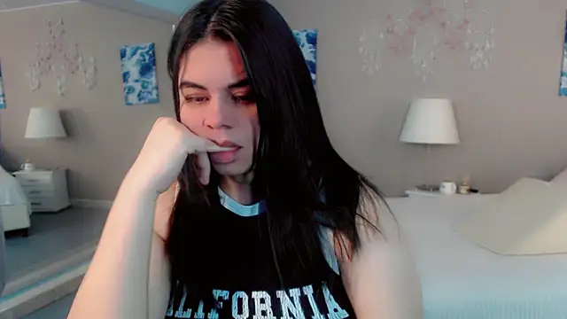 Snapshot of maddissonivanova chatting on 02/15/26, 07:02 maddissonivanova online show from 02/15/26, 07:02