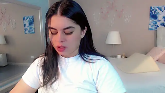 Snapshot of maddissonivanova chatting on 02/12/26, 07:13 maddissonivanova online show from 02/12/26, 07:13