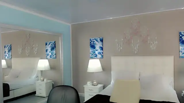 maddissonivanova online show from 10/24/25, 02:43