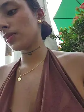 Lorena Mcfly online show from 05/03/26, 01:47