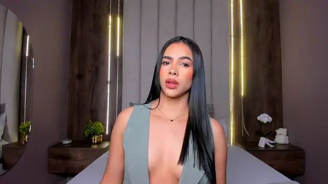 LucySalvatore  online show from 09/20/25, 02:00
