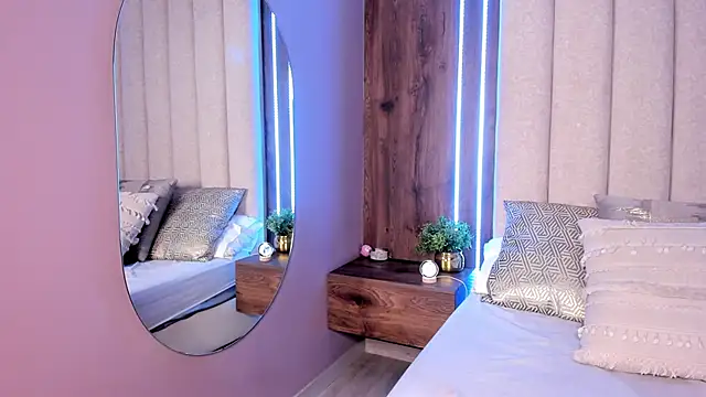 LucySalvatore  online show from 12/01/25, 05:47