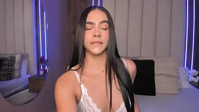 LucySalvatore  online show from 03/06/26, 11:00