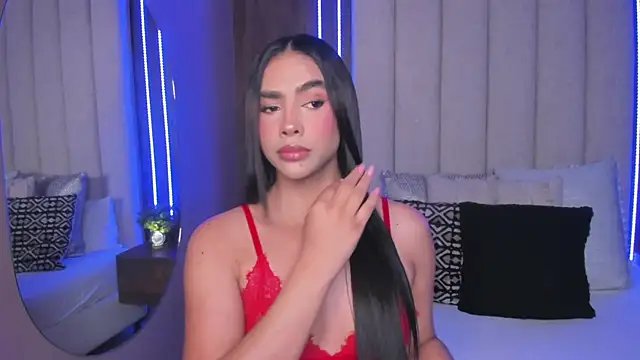 Snapshot of LucySalvatore_ chatting on 01/18/26, 09:40 LucySalvatore online show from 01/18/26, 09:40