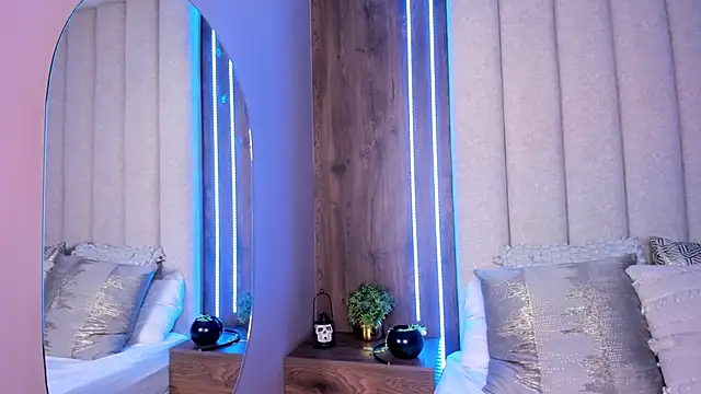 LucySalvatore  online show from 11/01/25, 11:42