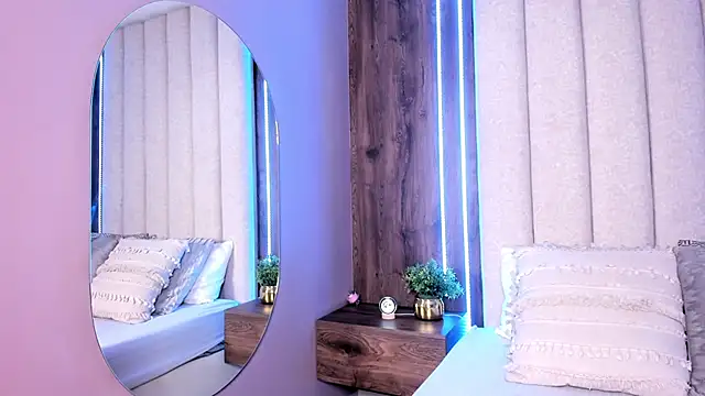 LucySalvatore  online show from 11/12/25, 05:17