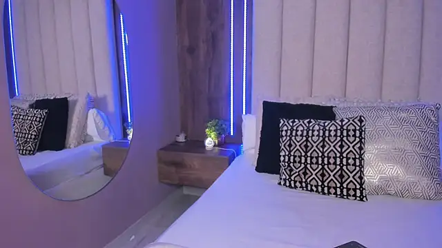 Snapshot of LucySalvatore_ chatting on 01/16/26, 08:46 LucySalvatore online show from 01/16/26, 08:46