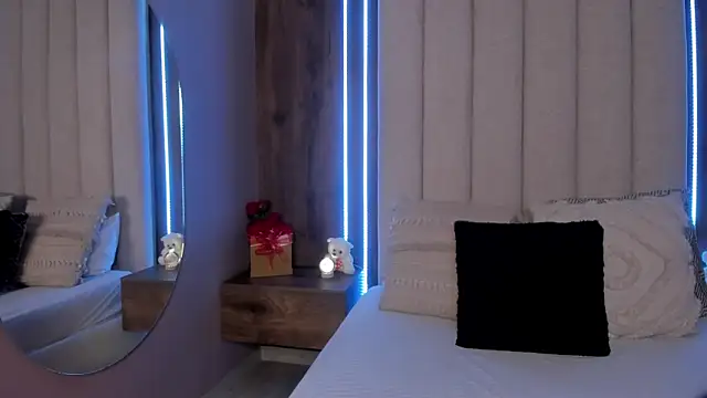 LucySalvatore  online show from 04/10/26, 02:51