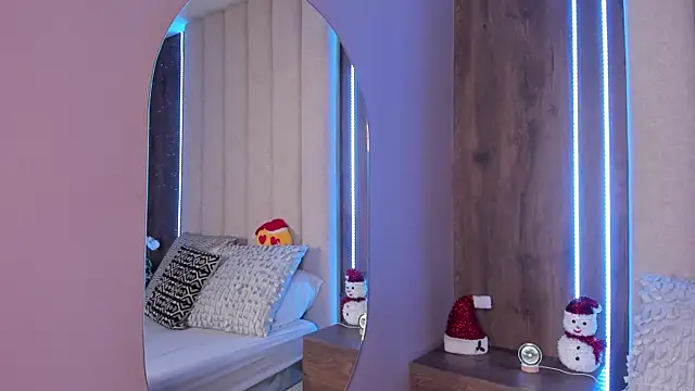 LucySalvatore  online show from 12/16/25, 06:45