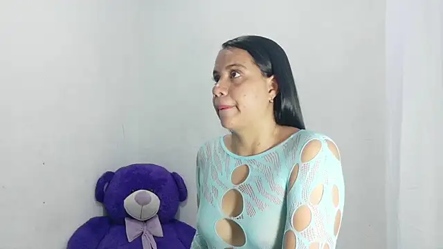 Snapshot of NataliaAr- chatting on 05/20/26, 10:51 NataliaAr- online show from 05/20/26, 10:51