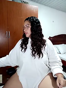 Snapshot of Ivy_horse_ chatting on 12/18/25, 01:33 Ivy horse online show from 12/18/25, 01:33