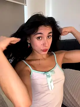 Snapshot of MonicaSalvatore chatting on 11/22/25, 01:43 MonicaSalvatore online show from 11/22/25, 01:43