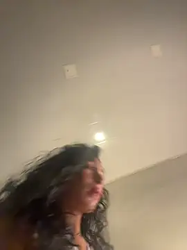 Snapshot of MonicaSalvatore chatting on 10/24/25, 01:59 MonicaSalvatore online show from 10/24/25, 01:59