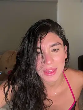 Snapshot of MonicaSalvatore chatting on 11/04/25, 09:29 MonicaSalvatore online show from 11/04/25, 09:29