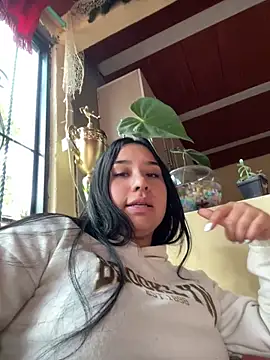 Snapshot of BELLAALEJA chatting on 12/15/25, 07:31 BELLAALEJA online show from 12/15/25, 07:31