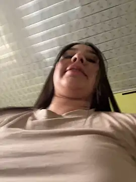 Snapshot of BELLAALEJA chatting on 10/03/25, 08:21 BELLAALEJA online show from 10/03/25, 08:21