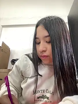 Snapshot of BELLAALEJA chatting on 12/16/25, 01:15 BELLAALEJA online show from 12/16/25, 01:15