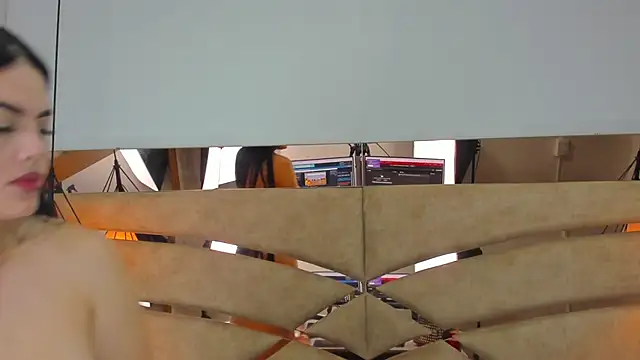 Snapshot of pamemiller1 chatting on 11/01/25, 11:04 pamemiller1 online show from 11/01/25, 11:04