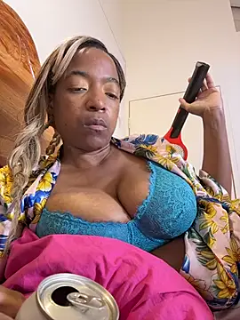 Snapshot of iriebusty chatting on 03/26/26, 03:21 iriebusty online show from 03/26/26, 03:21