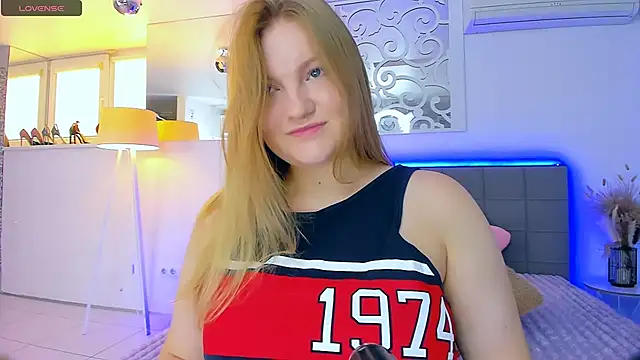 Snapshot of AshleyJoness chatting on 10/19/25, 04:59 AshleyJoness online show from 10/19/25, 04:59