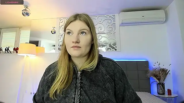 Snapshot of AshleyJoness chatting on 10/27/25, 06:14 AshleyJoness online show from 10/27/25, 06:14