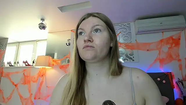 Snapshot of AshleyJoness chatting on 10/29/25, 06:12 AshleyJoness online show from 10/29/25, 06:12