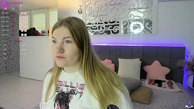 Snapshot of AshleyJoness chatting on 11/18/25, 05:44 AshleyJoness online show from 11/18/25, 05:44