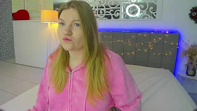 Snapshot of AshleyJoness chatting on 12/17/25, 06:18 AshleyJoness online show from 12/17/25, 06:18