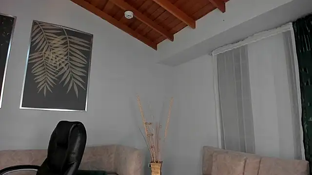 Snapshot of LiamCarterX chatting on 10/17/25, 04:27 LiamCarterX online show from 10/17/25, 04:27