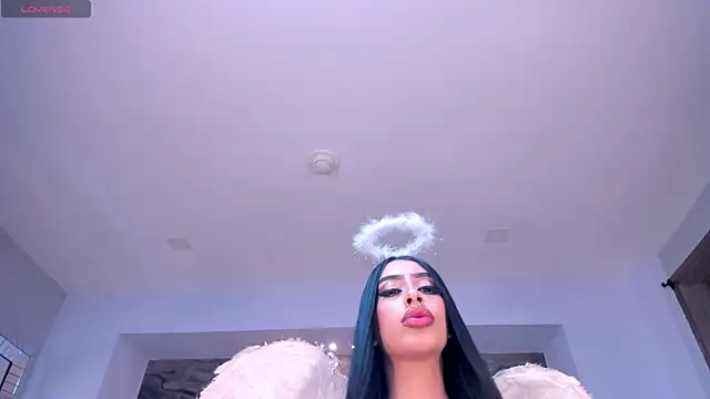 LeahLombardi  online show from 10/30/25, 03:49