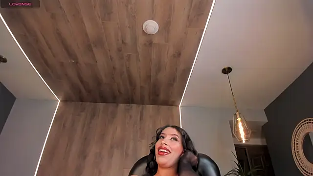 LeahLombardi  online show from 04/24/26, 03:41